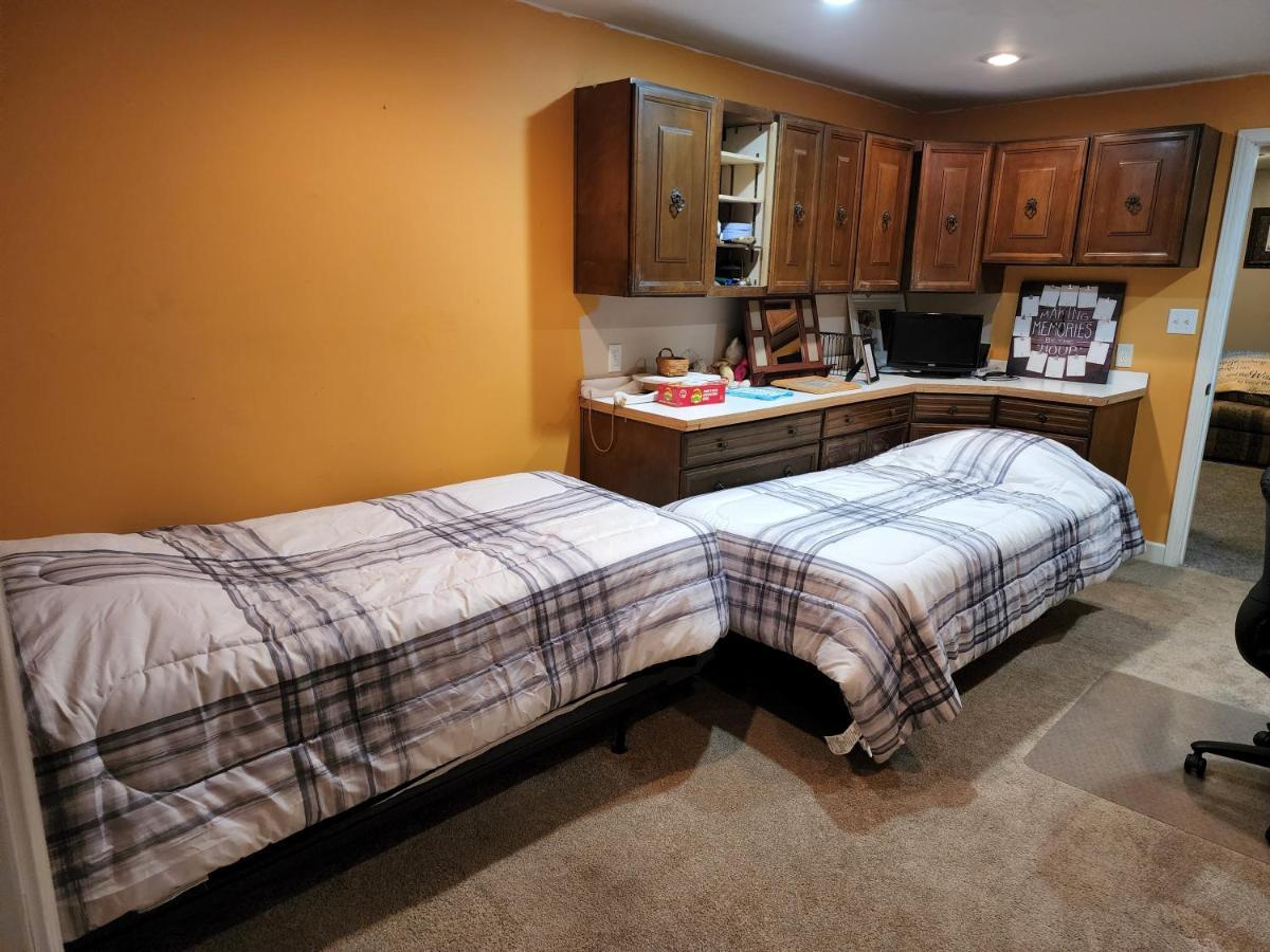 Lovely 3- Bedroom Apartment With Street Parking. Goshen Zewnętrze zdjęcie